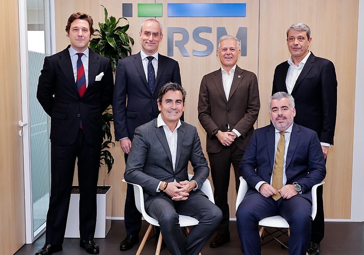Inauguración de las nuevas oficinas de RSM España en la capital grancanaria. Arriba, de izquierda a derecha: Javier Rodríguez-Batllori (Tax & Legal), Eduardo Sánchez (Tax & Legal), Josep María Gassó (presidente) y David García (vicepresidente). Abajo, Javier Álvarez (Audit & Assurance) y Javier de Bethencourt (Tax & Legal).
