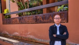 Domingo Núñez, jefe de Epidemiología de Salud Pública en 2020, delante del hotel H10 Costa Adeje Palace.