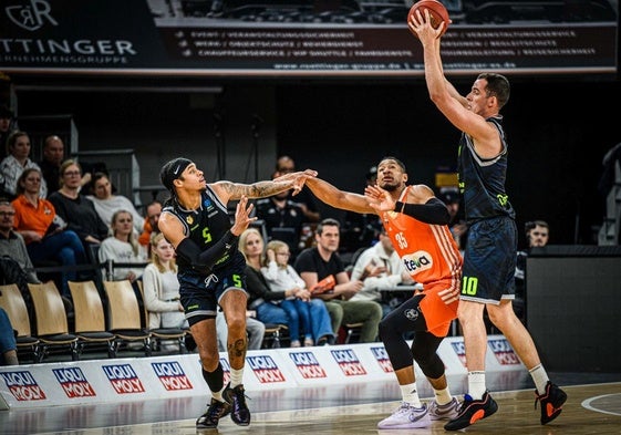 Homesley y Salvó, en un encuentro de EuroCup.
