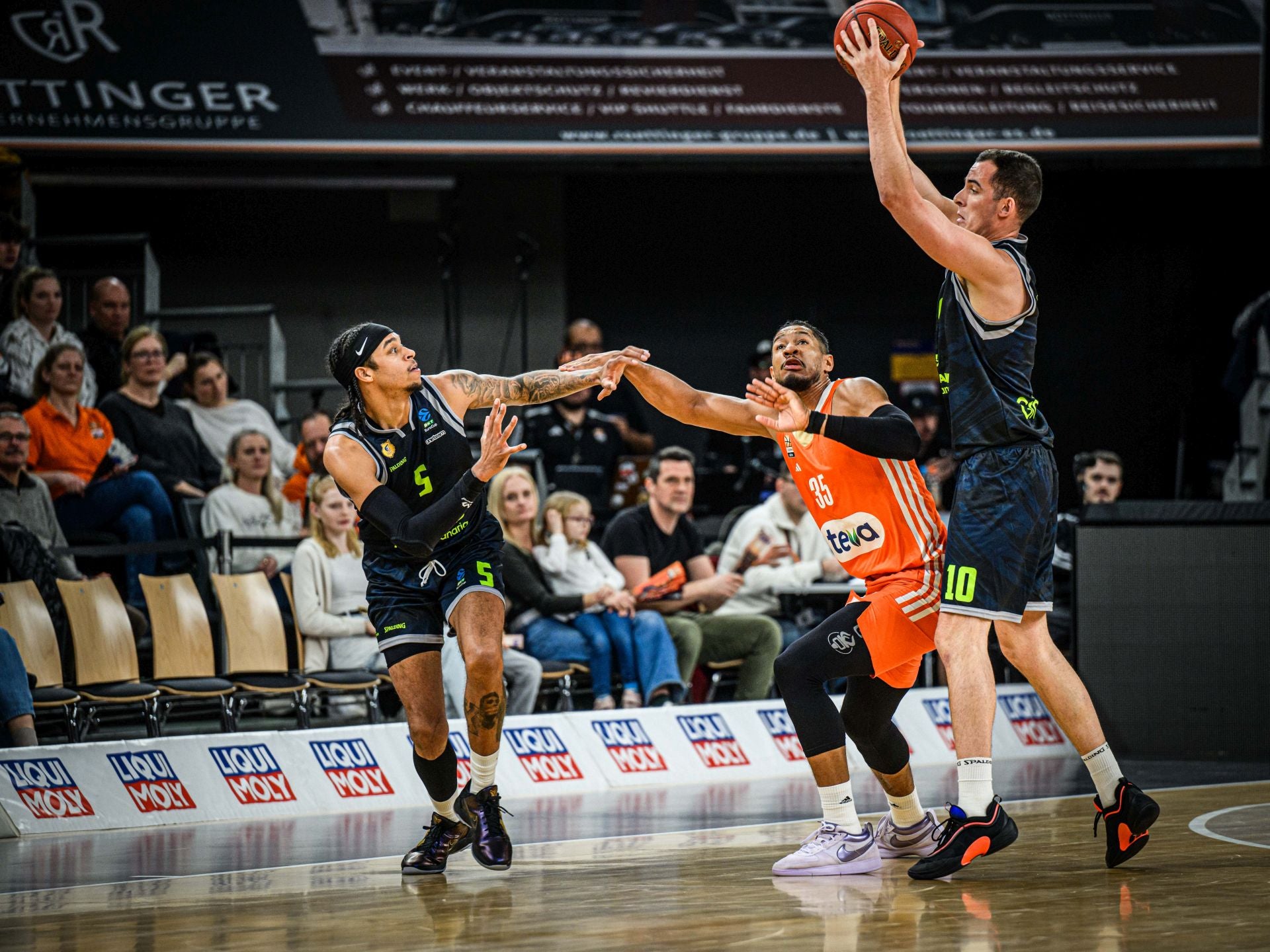 Homesley y Salvó, en un encuentro de EuroCup.