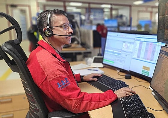 Foto archivo de un trabajador del 112.