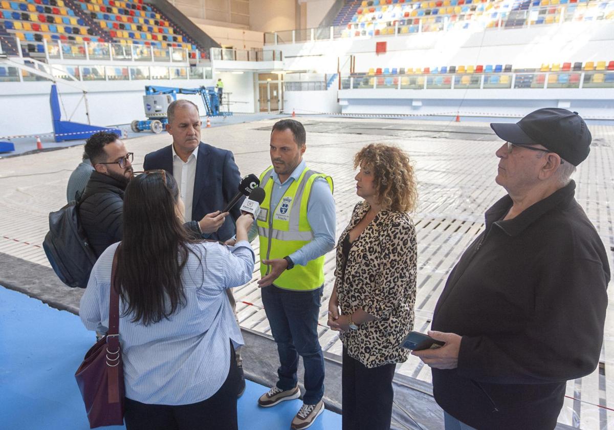 Autoridades y representación de Clece, en rueda de prensa.
