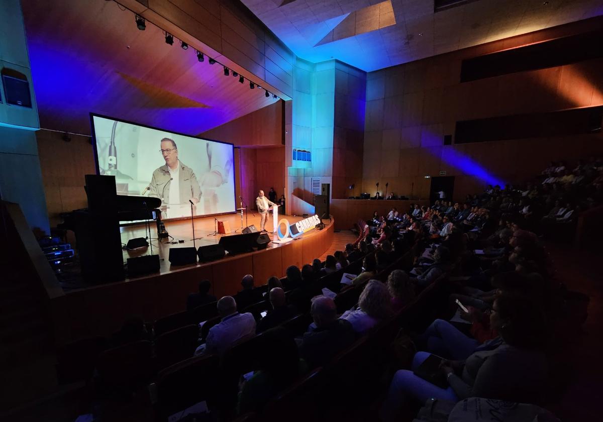 Poli Suárez durante la inauguración del congreso sobre proyetos de internacionalización.