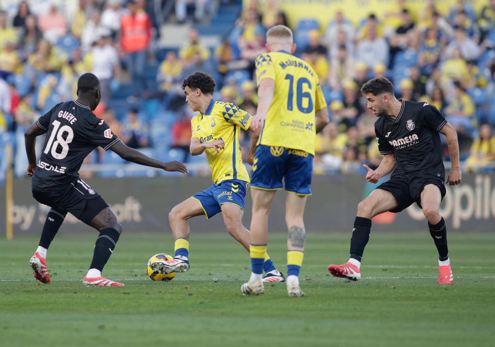 El duelo ante el Villarreal y el tributo a Kirian, en imágenes