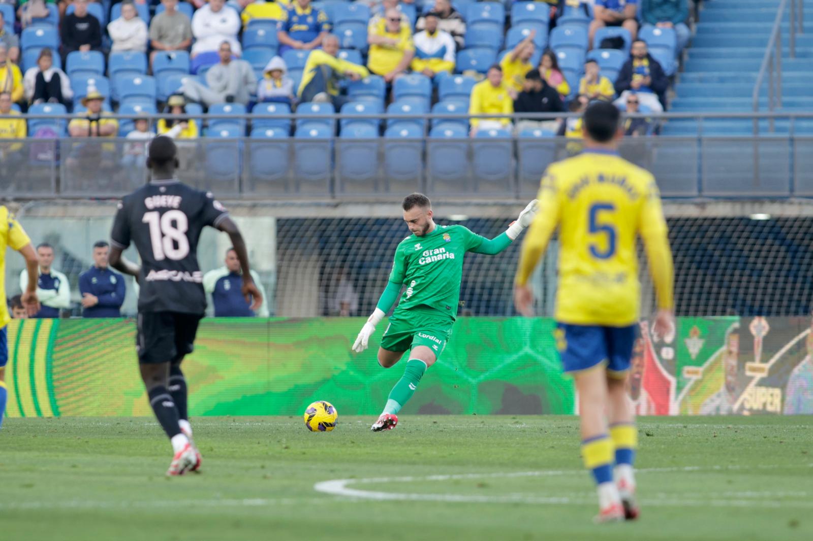 El duelo ante el Villarreal y el tributo a Kirian, en imágenes