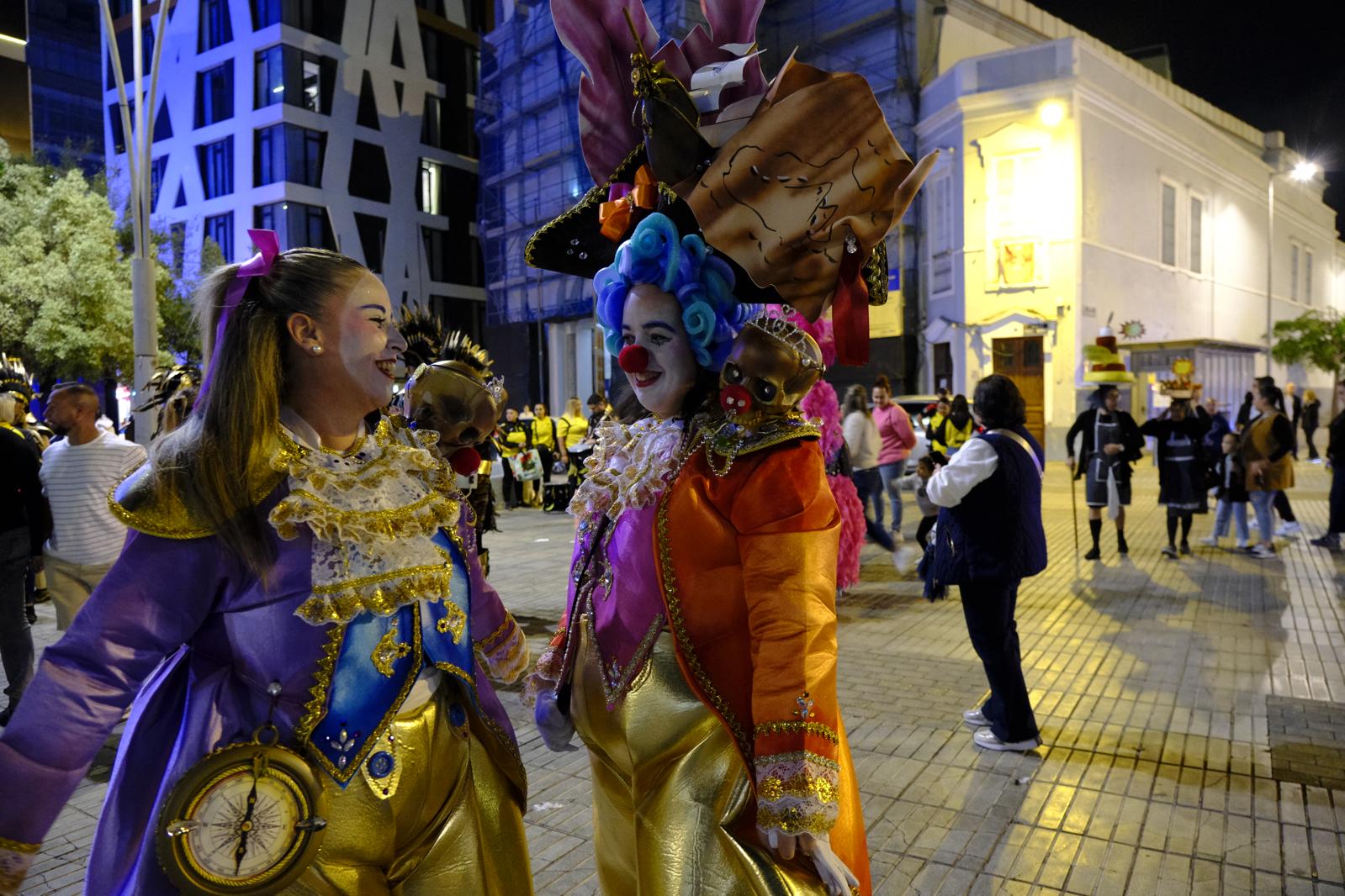 El pasacalles del carnaval de Las Palmas de Gran Canaria, en imágenes