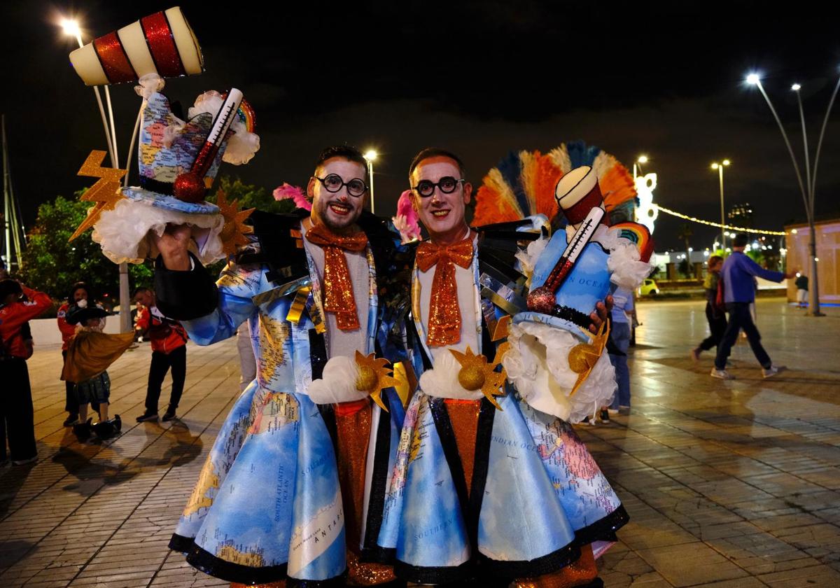 El pasacalles del carnaval de Las Palmas de Gran Canaria, en imágenes