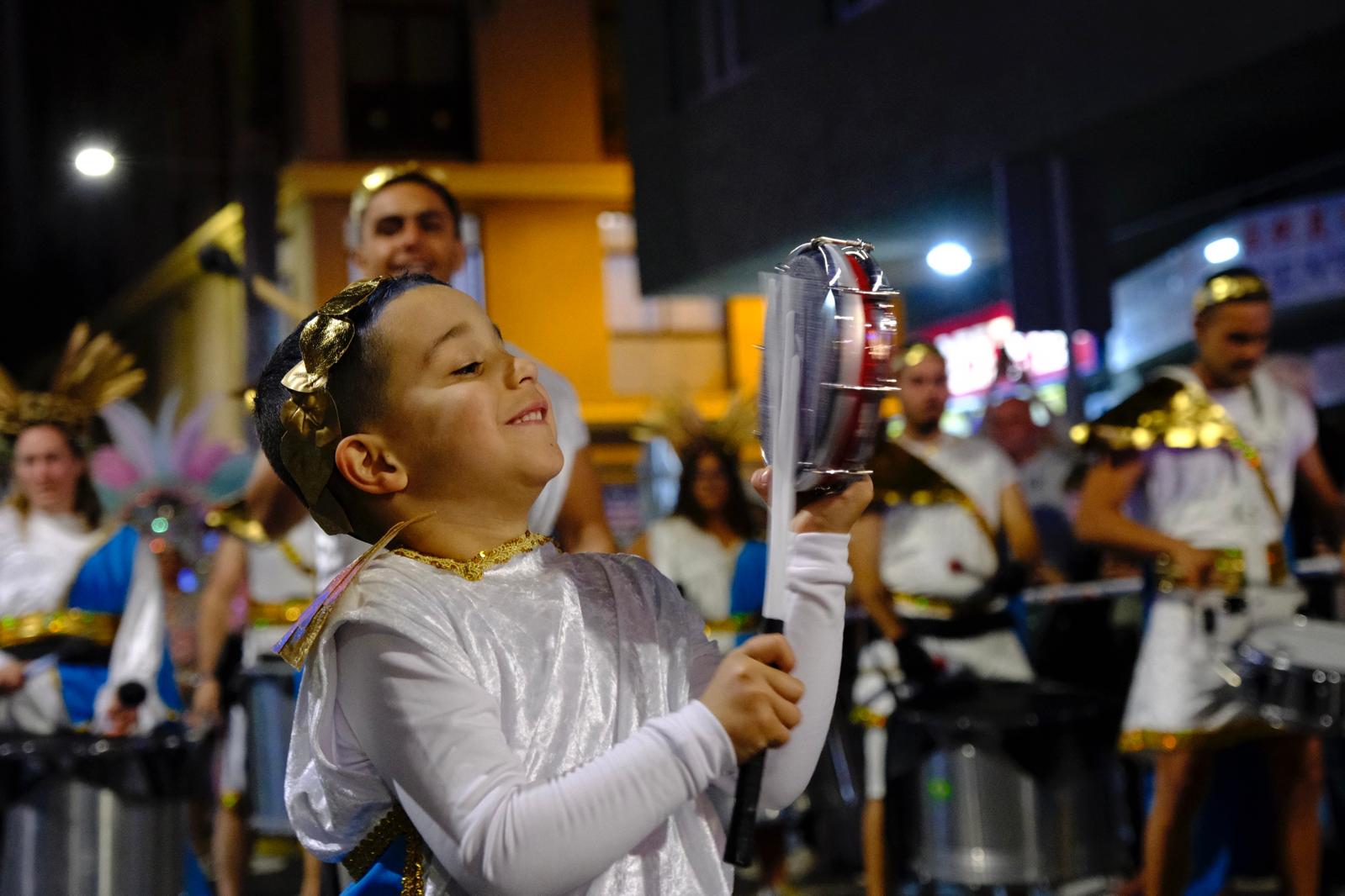 El pasacalles del carnaval de Las Palmas de Gran Canaria, en imágenes