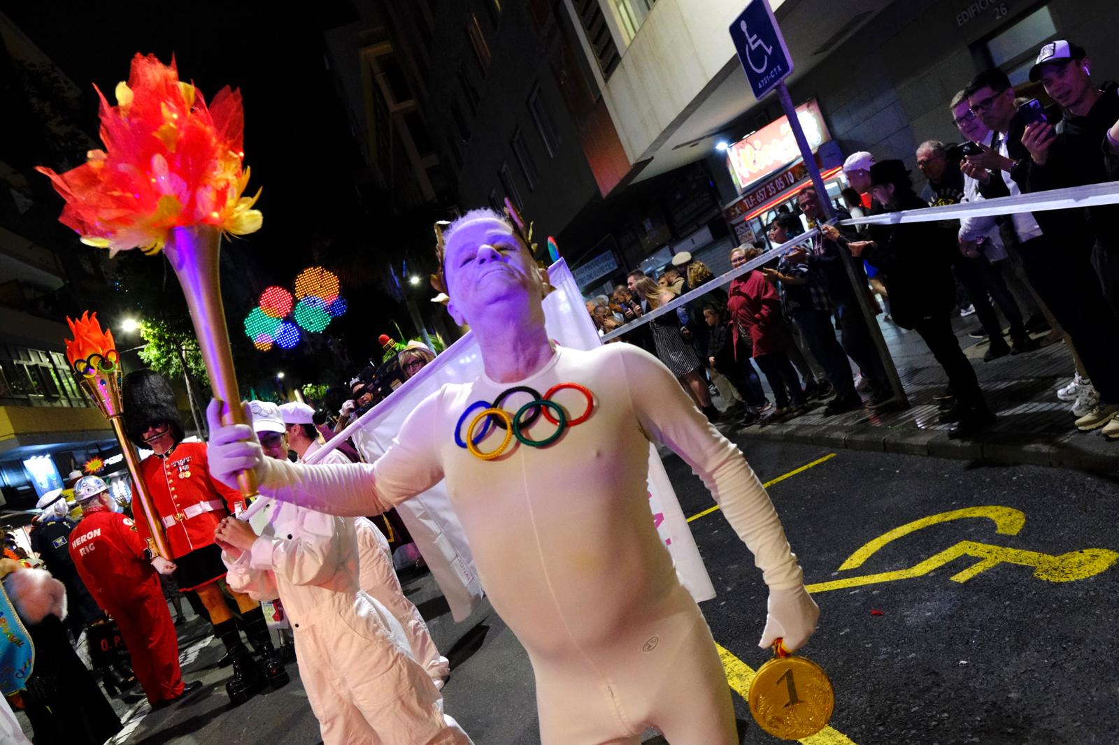 El pasacalles del carnaval de Las Palmas de Gran Canaria, en imágenes