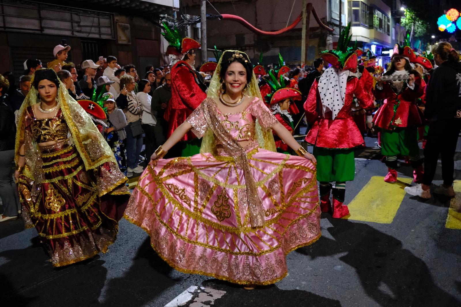 El pasacalles del carnaval de Las Palmas de Gran Canaria, en imágenes