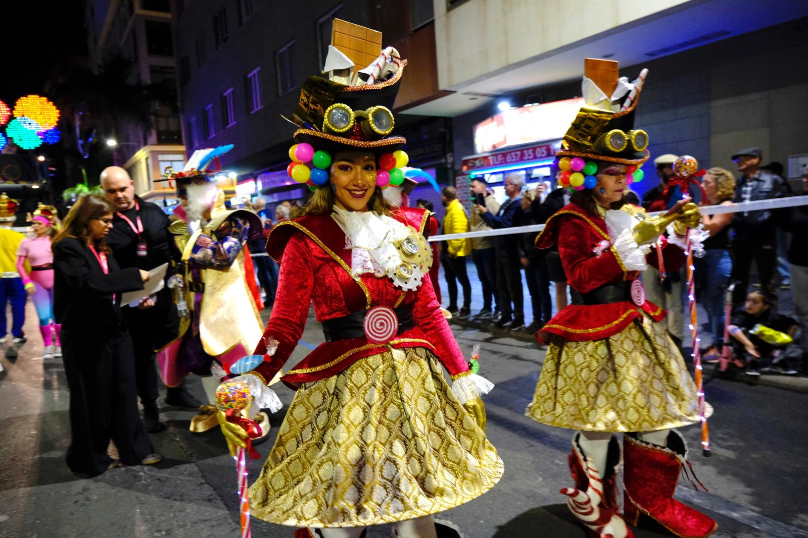 El pasacalles del carnaval de Las Palmas de Gran Canaria, en imágenes