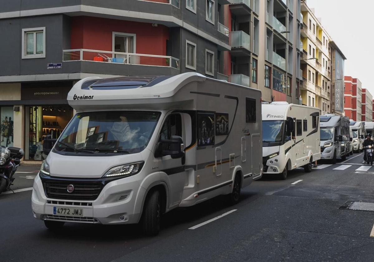 La protesta de los autocaravanistas provoca retenciones de tráfico