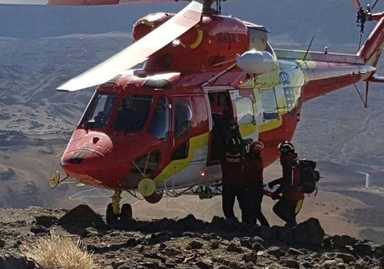 Imagen de archivo del helicóptero del GES en el Teide