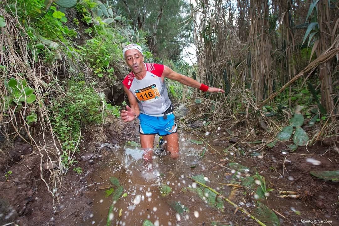 La Ruta Doramas era sinónimo de lluvia y barro, y nos ha dejado imágenes históricas como esta de Miguel Ángel Espino.