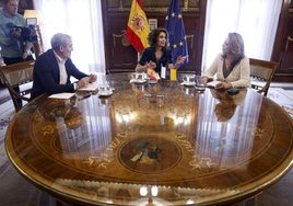 Imagen de archivo de una reunión de Fernando Clavijo con María Jesús Montero.