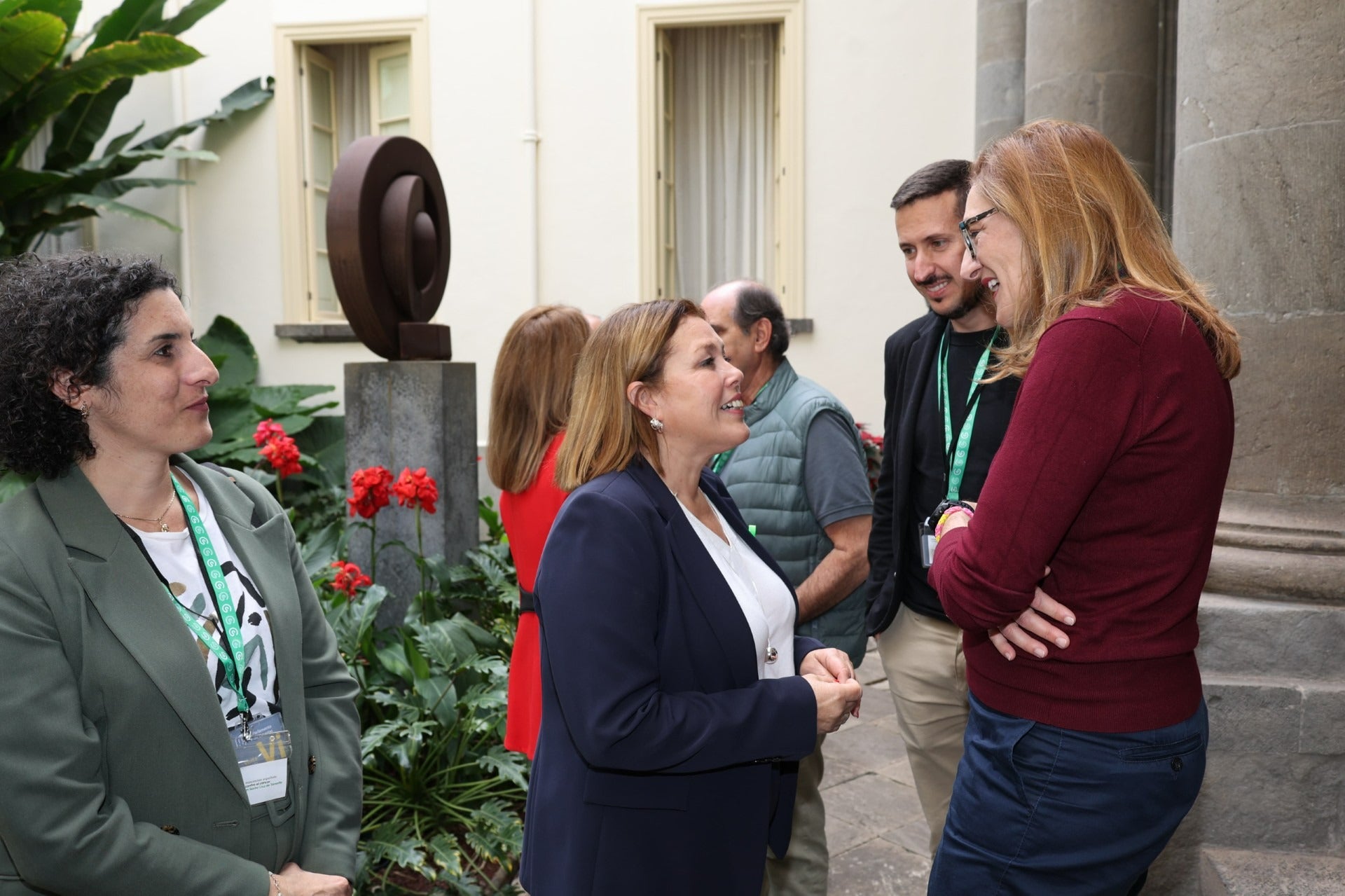 Imagen secundaria 2 - El Parlamento de Canarias muestra su apoyo a la lucha contra el cáncer