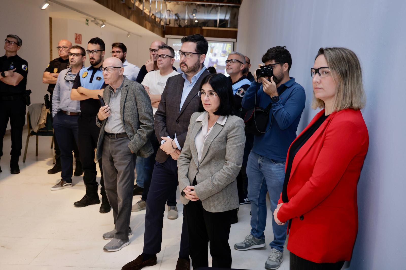 Presentación de nuevas pistolas eléctricas a la Policía Local