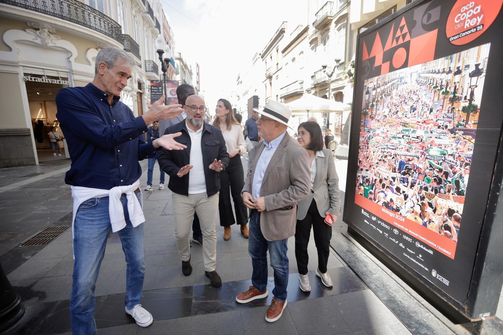 Recorrido por la Fan Zone de la Copa del Rey de las autoridades