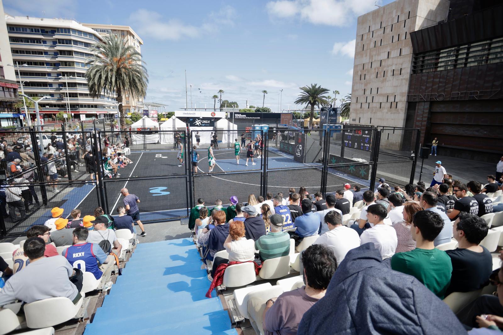 Recorrido por la Fan Zone de la Copa del Rey de las autoridades