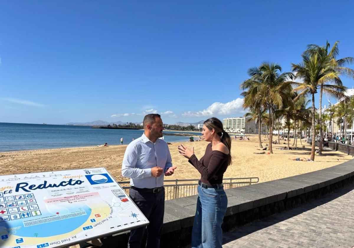 Alcalde y concejala de Playas, en El Reducto.