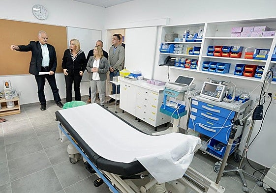 Visita de la consejera Esther Monzón al centro de salud de Ingenio para conocer el resultado de las obras.