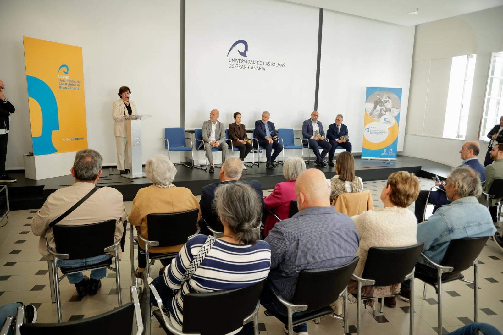 Las imágenes de la presentación de la cátedra de lucha canaria Emilio Rivero