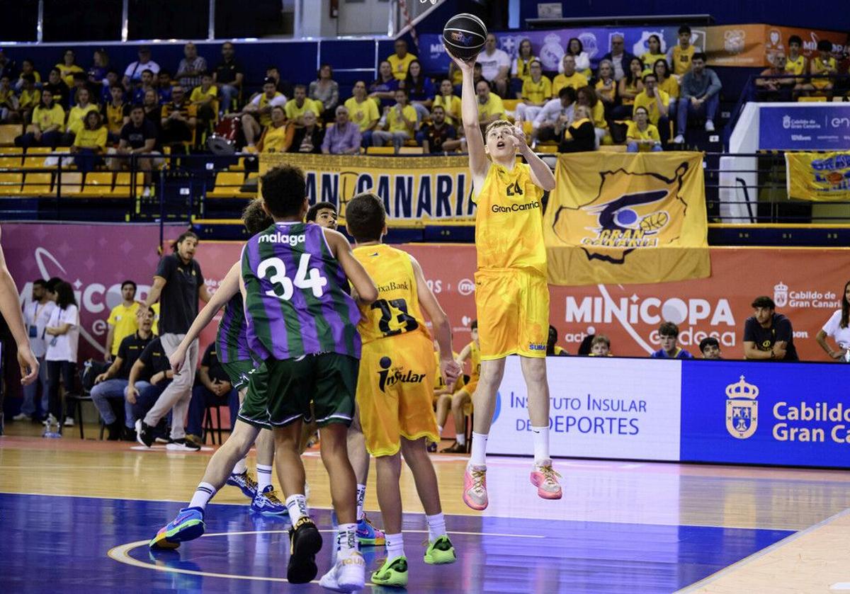 Imagen principal - El Gran Canaria se crece en el CID y se clasifica para las semifinales de la Minicopa Endesa