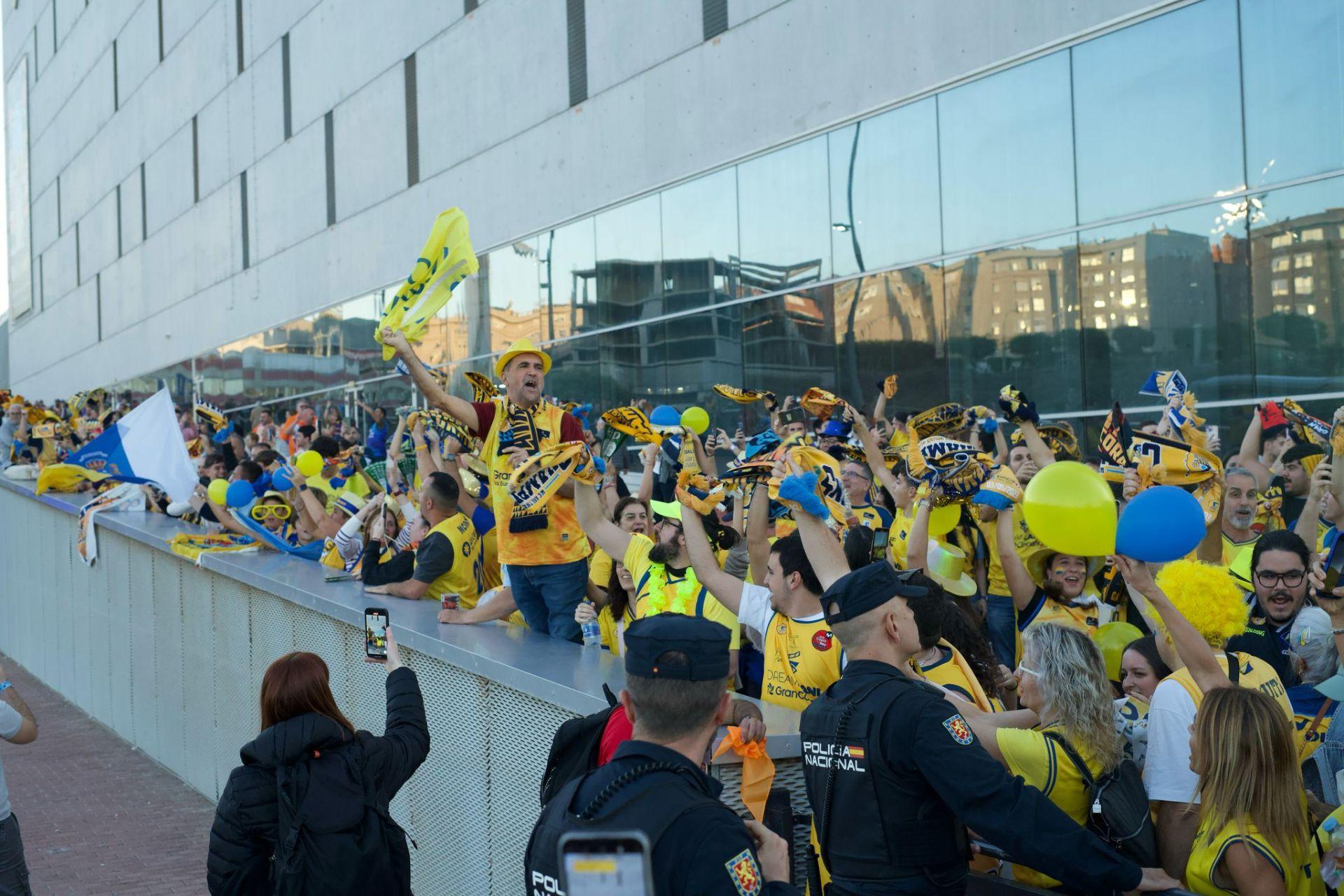 Cánticos, banderas y unión amarilla para el Dreamland Gran Canaria