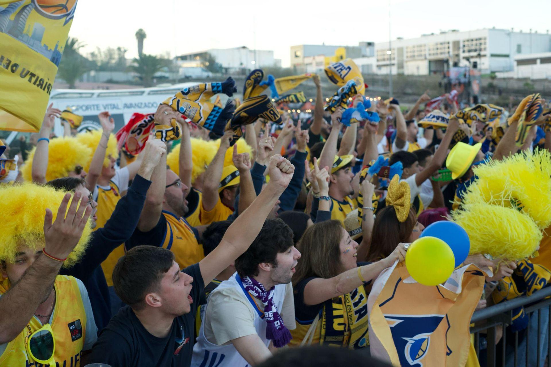 Cánticos, banderas y unión amarilla para el Dreamland Gran Canaria