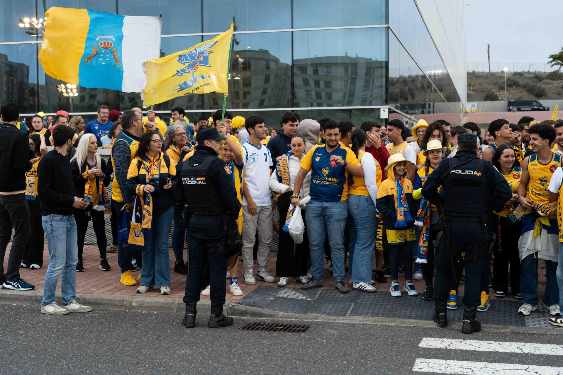 El recibimiento al Granca antes del inicio del choque ante el Madrid, en imágenes