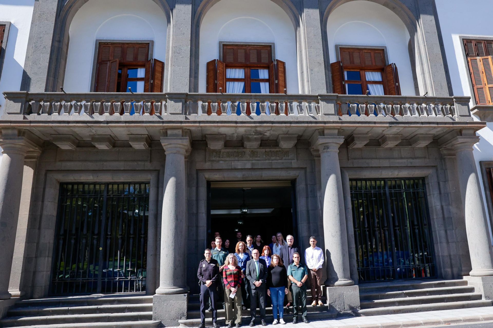 Minuto de silencio en la delegación del Gobierno por el crimen de María Dolores Illán