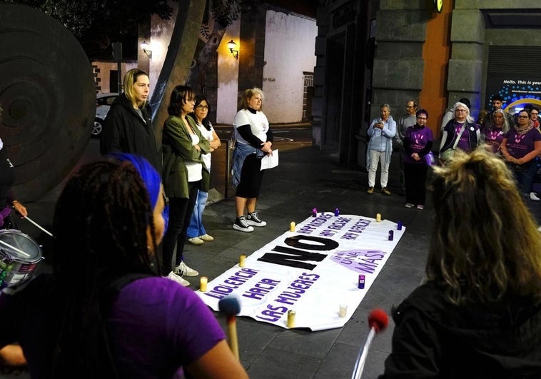 Acto de repulsa del crimen de María Dolores, convocado por la Red Feminista de Gran Canaria.