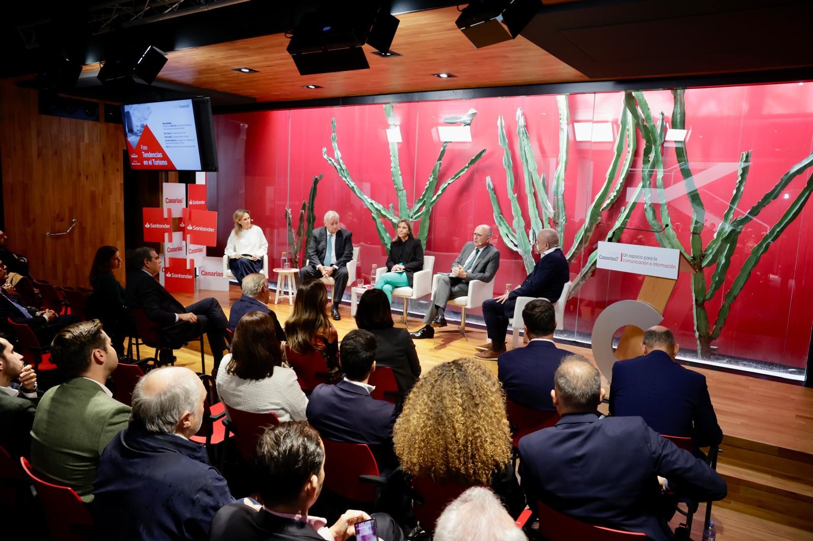 Las imágenes del análisis del Banco Santander de las tendencias en el turismo en CANARIAS7