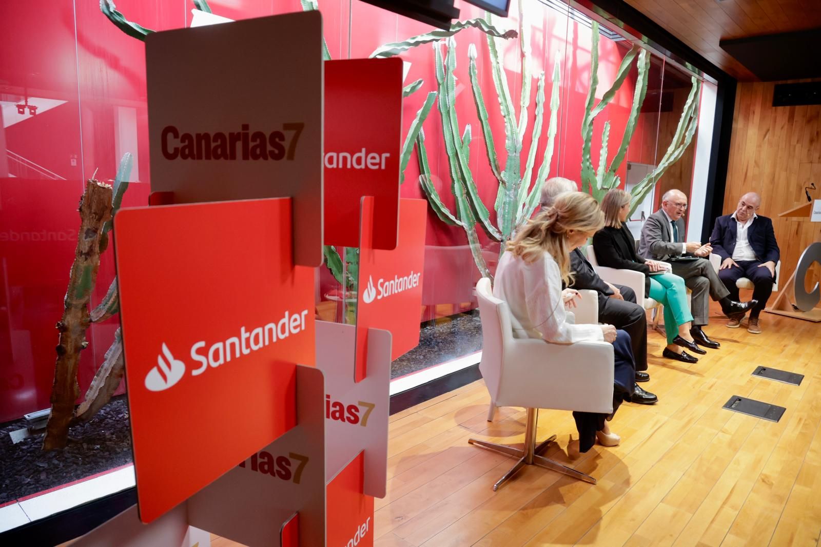 Las imágenes del análisis del Banco Santander de las tendencias en el turismo en CANARIAS7