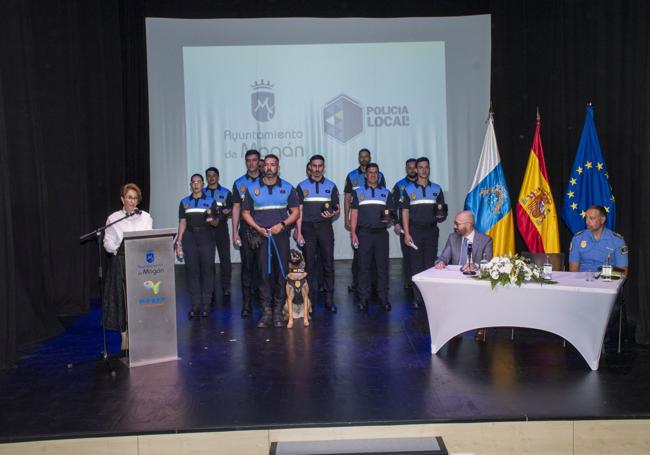 Acto institucional de toma de posesión de los policías locales.