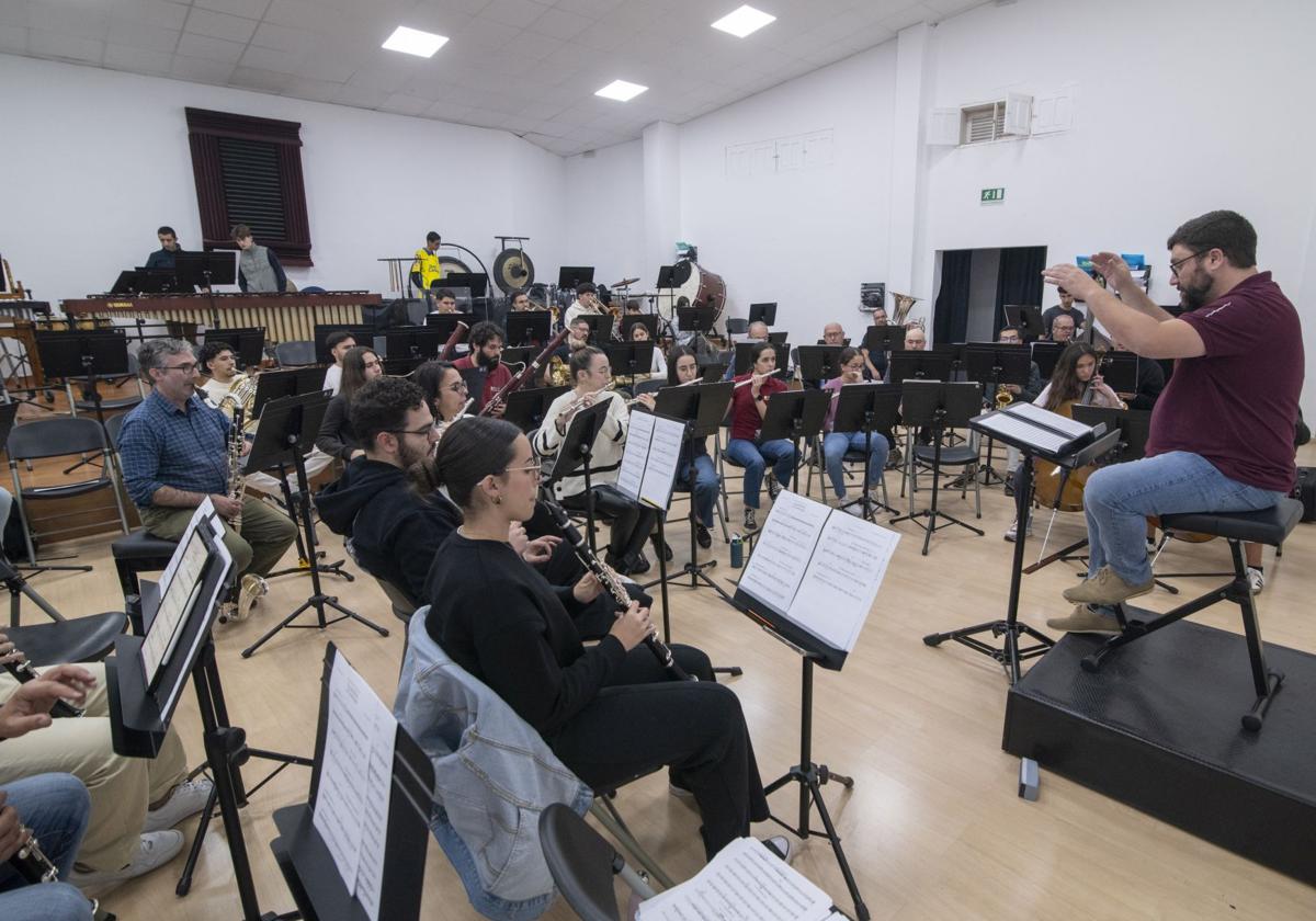 Ensayo del nuevo espectáculo de la Sociedad Musical de Ingenio.