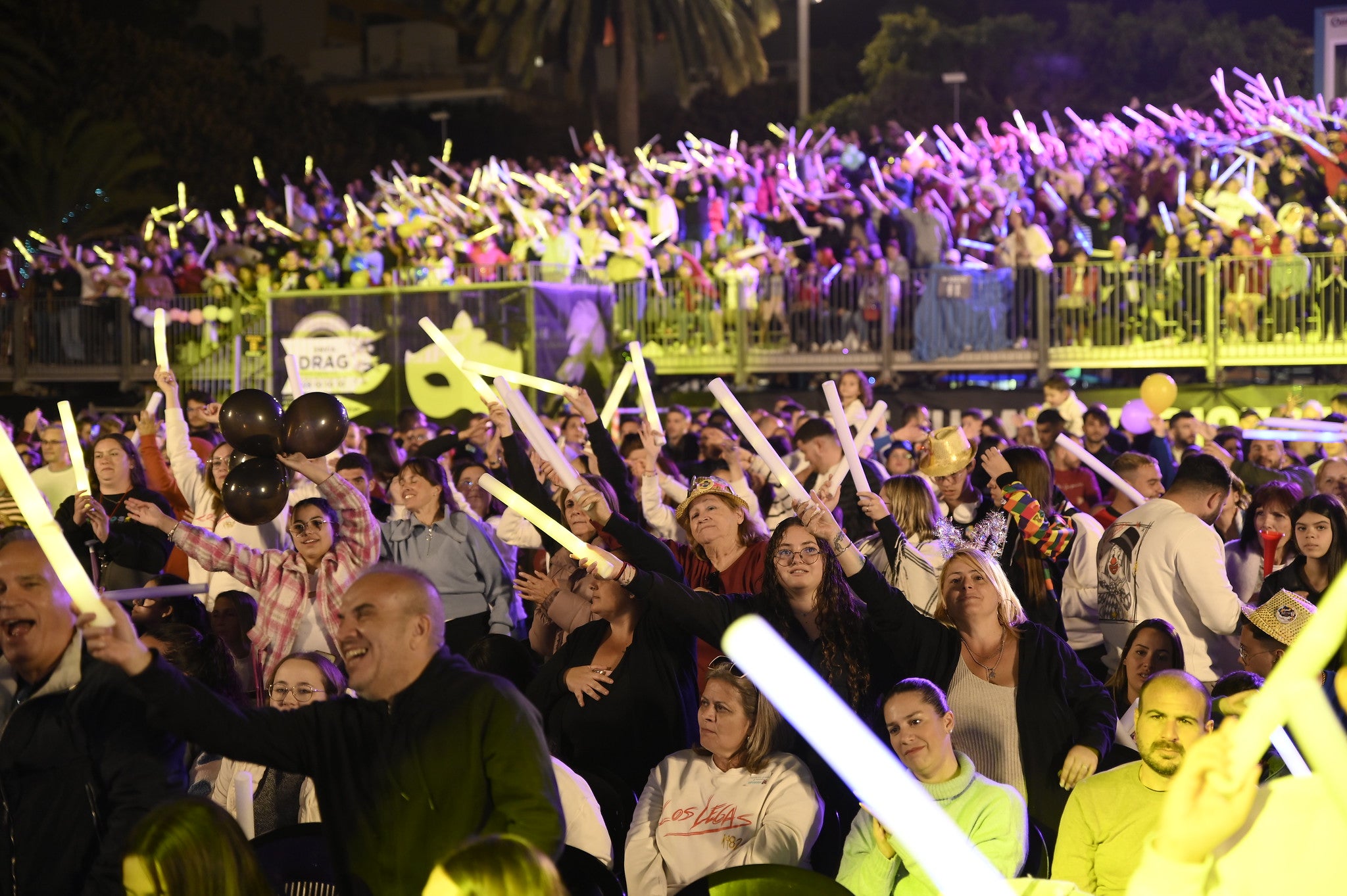 Magia y humor en la final de murgas del carnaval de Las Palmas de Gran Canaria