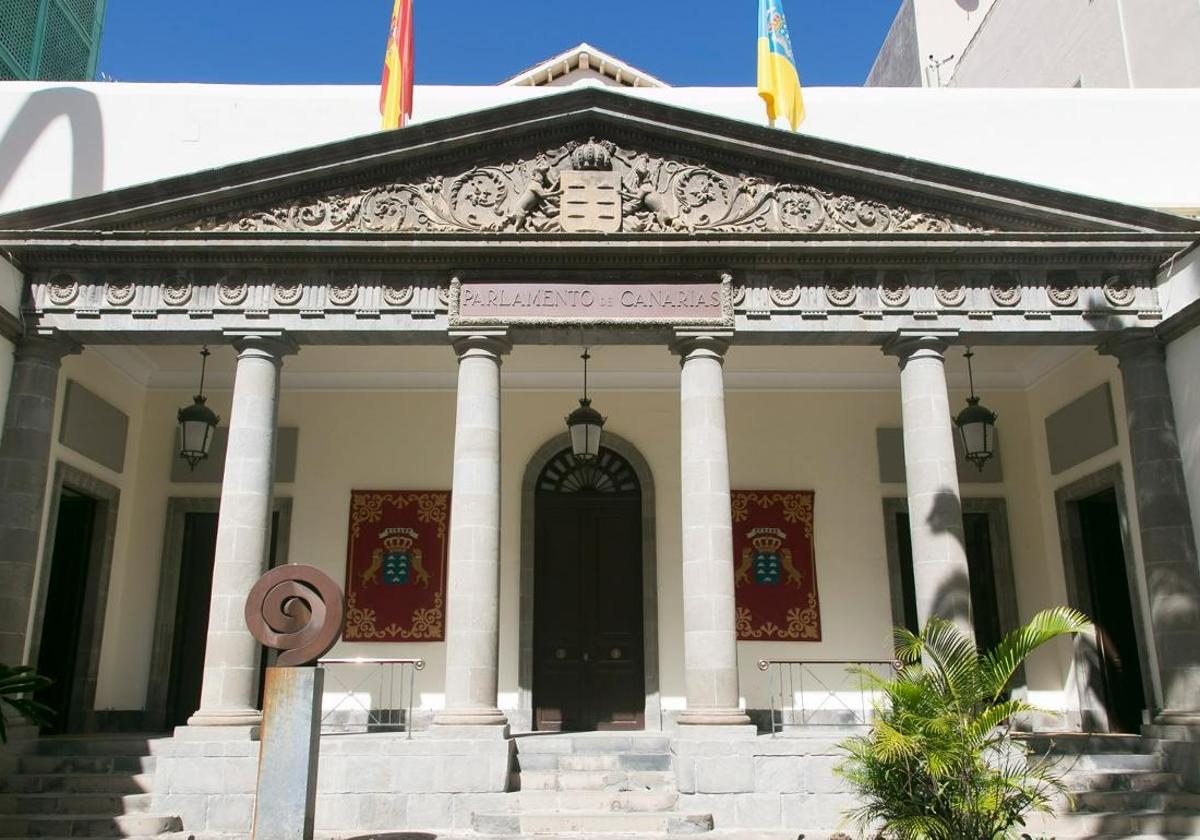 Fachada del Parlamento de Canarias.