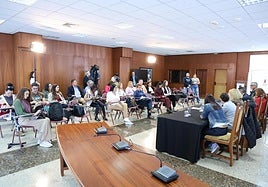 Encuentro celebrado en el Cabildo.