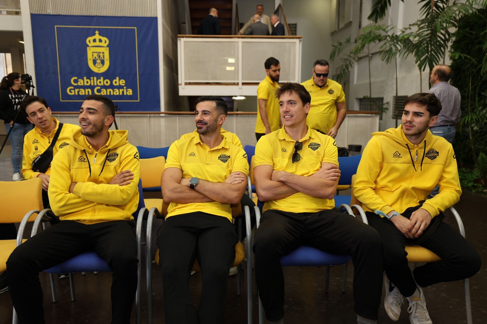 El Guaguas exhibe su copa en las instituciones grancanarias