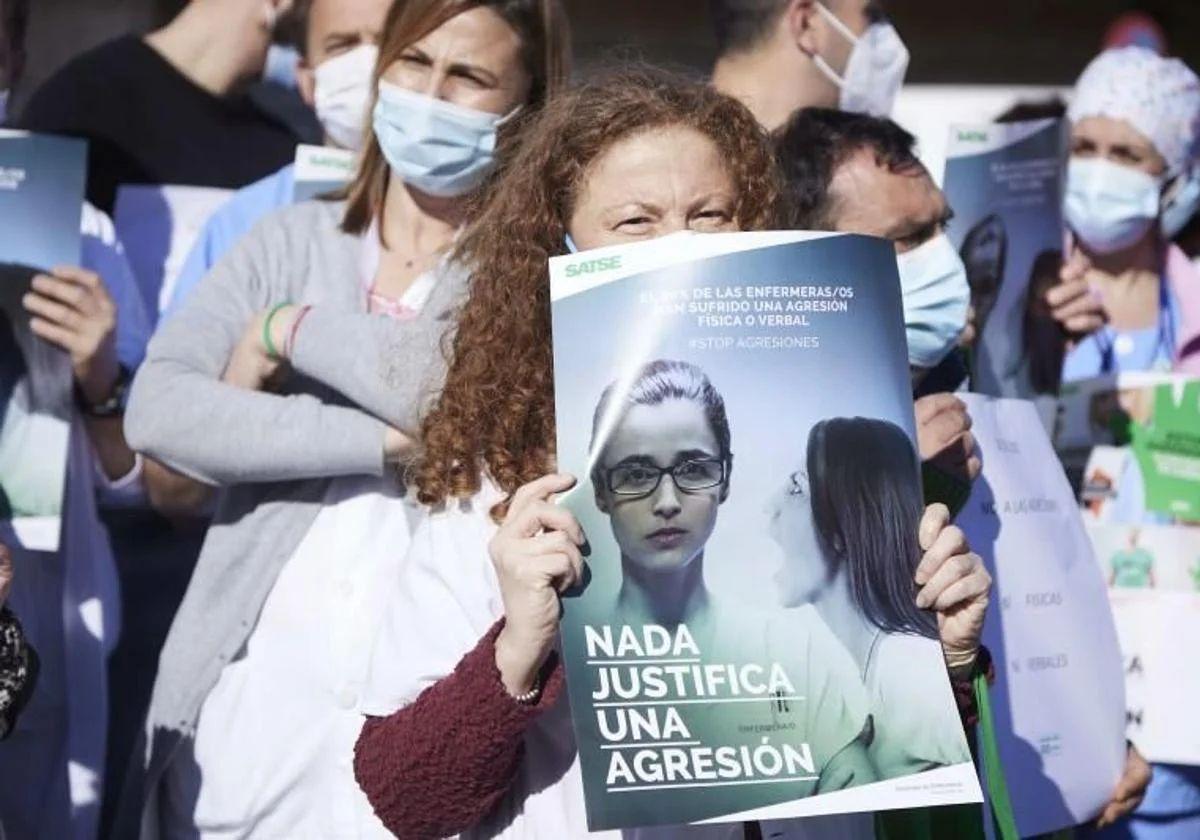 Imagen de archivo de una campaña en contra de las agresiones a sanitarios.