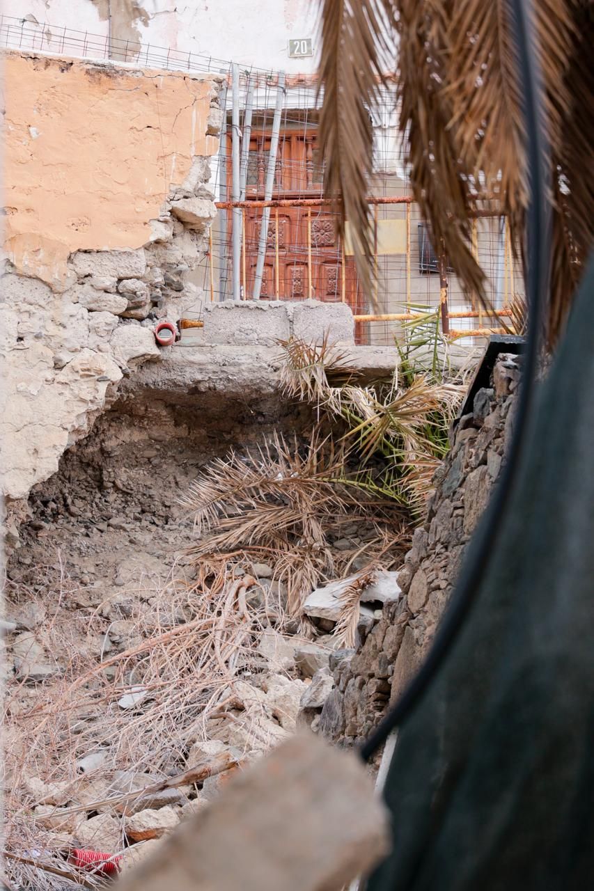 Vecinos de San Nicolás reclaman el arreglo de un muro en la calle Gaviota