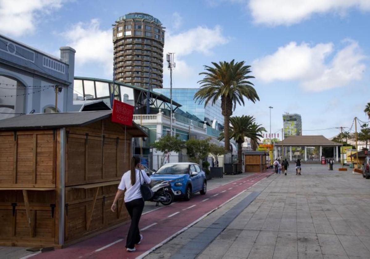 Preparativos del carnaval de Las Palmas de Gran Canaria en la trasera del parque de Santa Catalina.