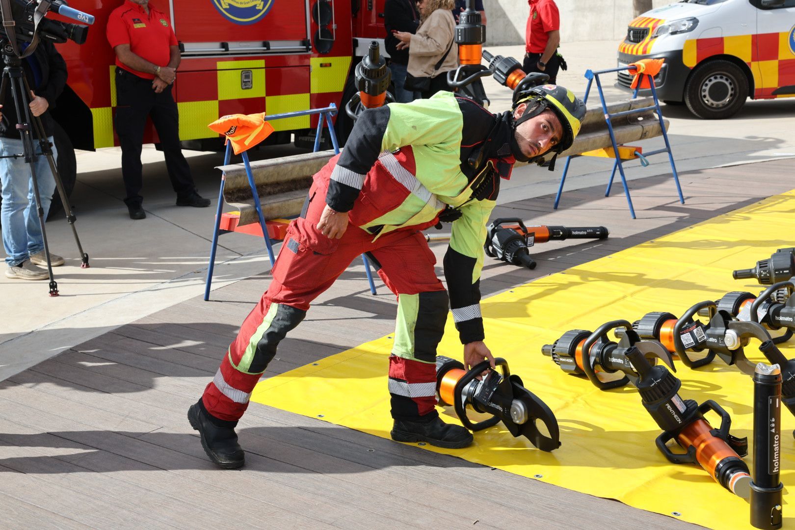 Los bomberos de la capital grancanaria muestran sus nuevos equipos