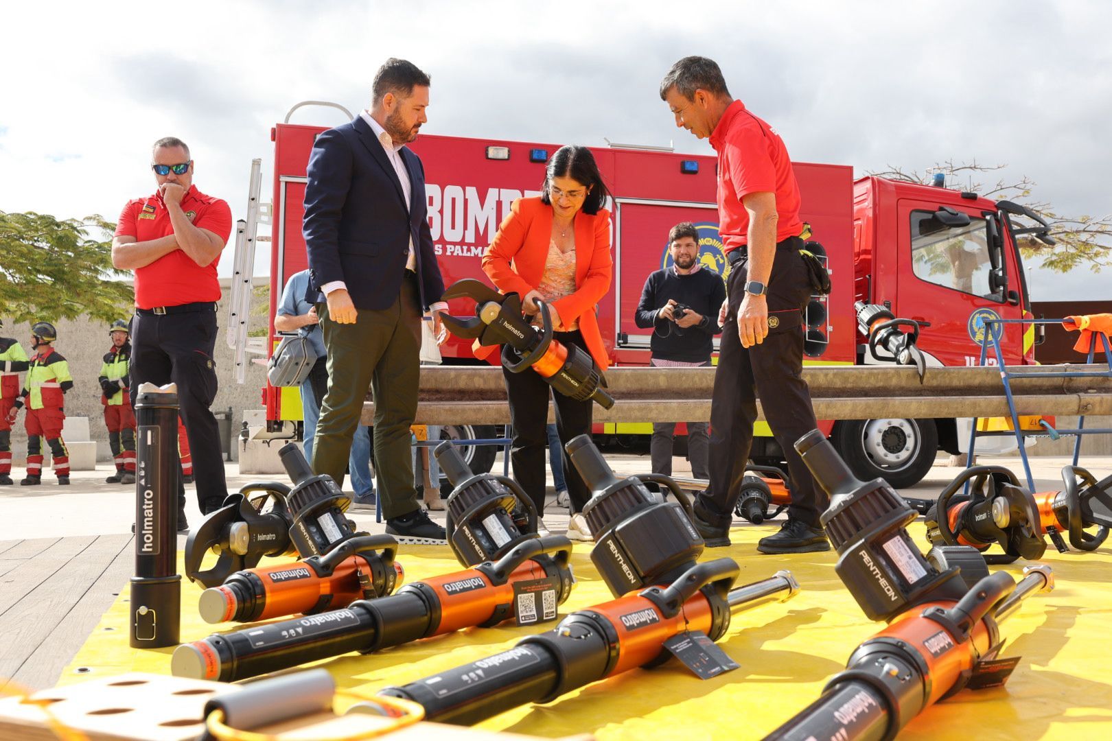 Los bomberos de la capital grancanaria muestran sus nuevos equipos