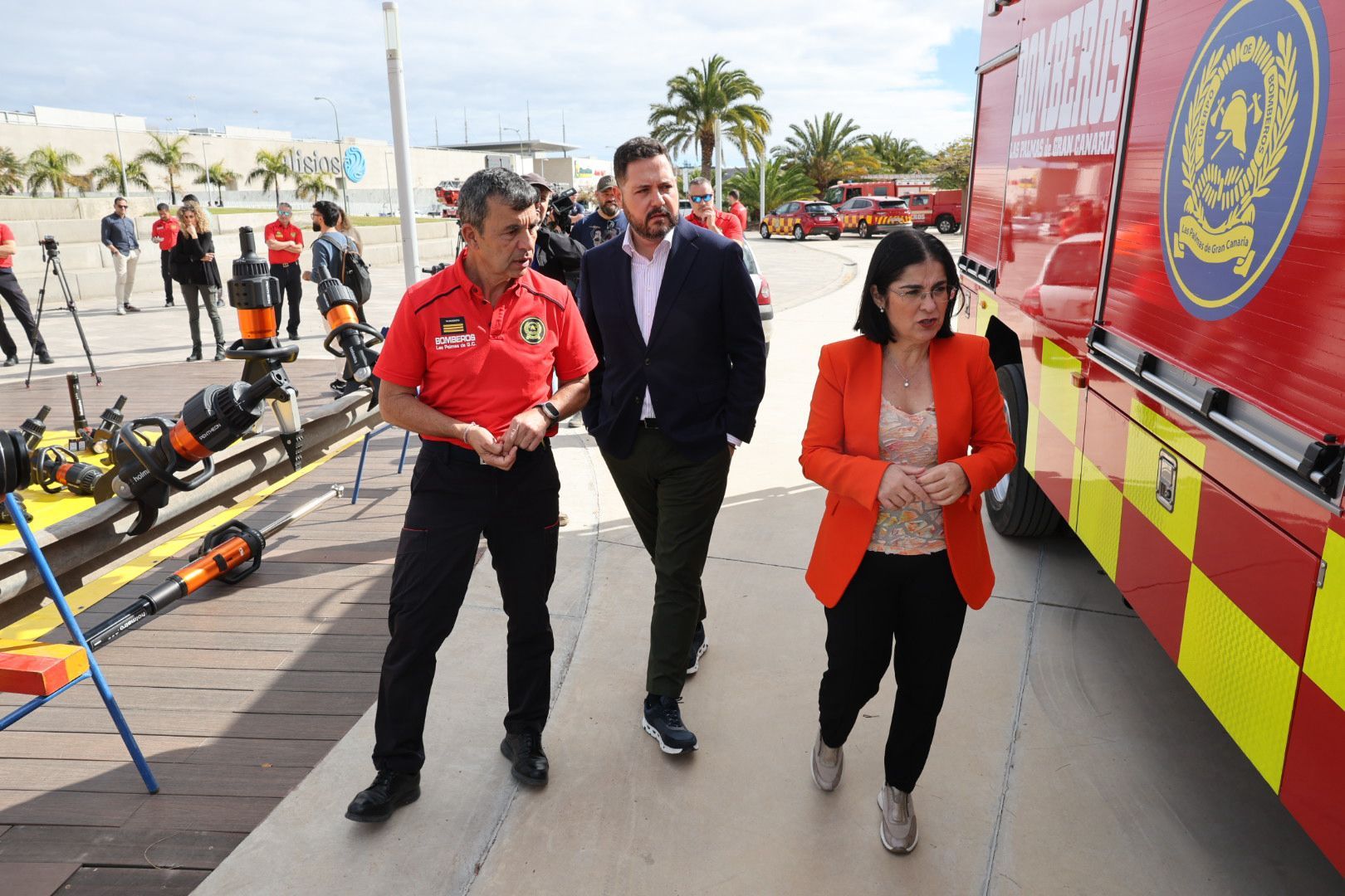 Los bomberos de la capital grancanaria muestran sus nuevos equipos