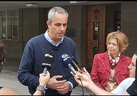 Miguel Jorge, portavoz del Grupo Popular, junto a Pepa Luzardo.