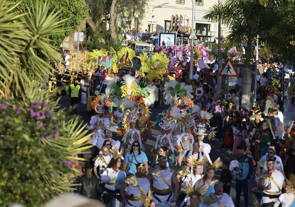 Gáldar sale a la calle a celebrar la cabalgata de su carnaval