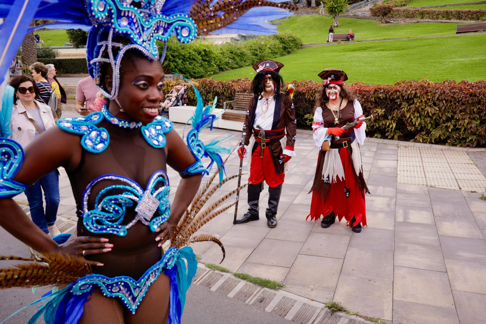 Color y fantasía en el desfile inaugural del carnaval de Las Palmas de Gran Canaria