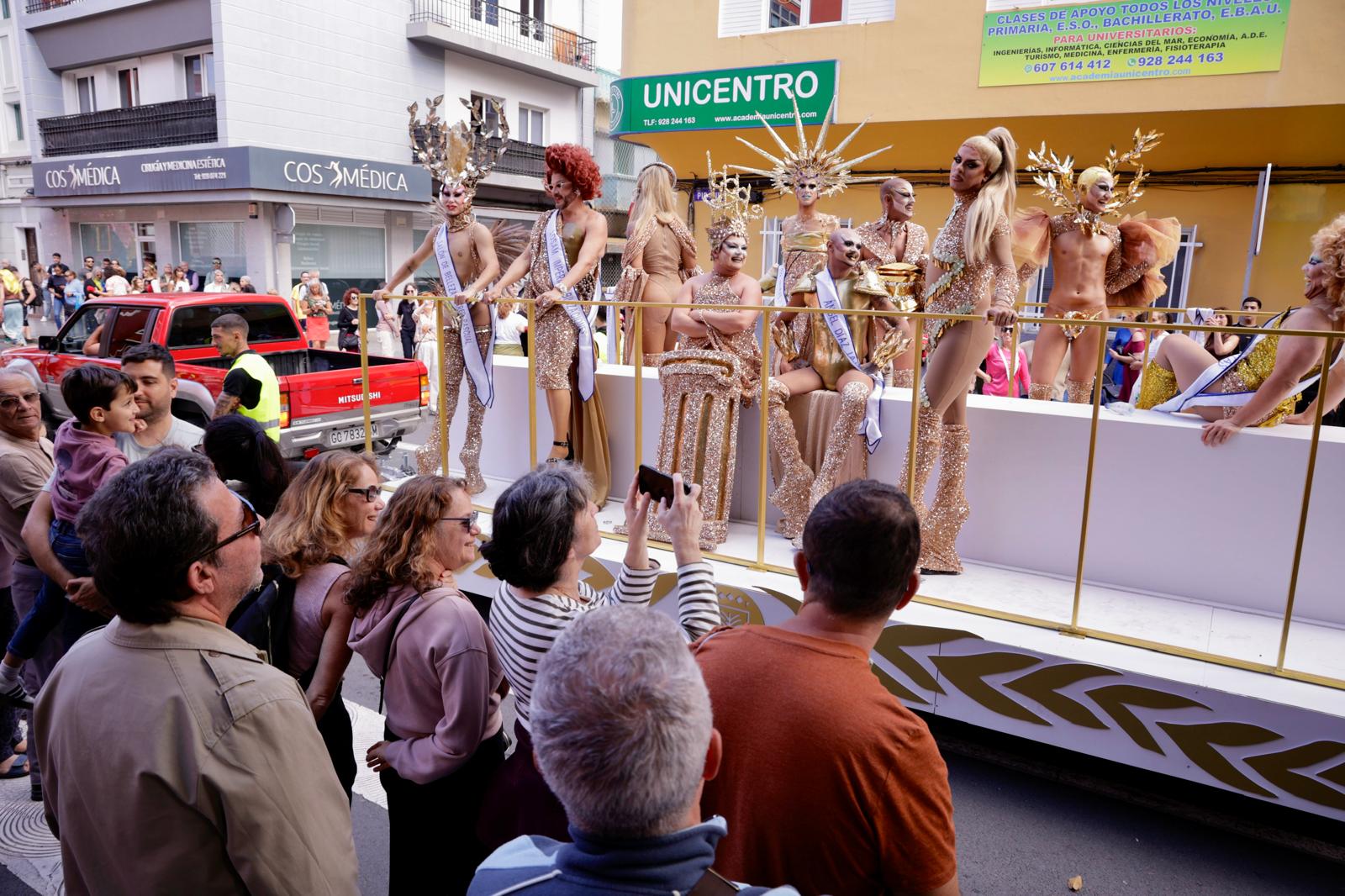 Color y fantasía en el desfile inaugural del carnaval de Las Palmas de Gran Canaria